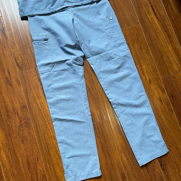 Figs Scrub set: XS BOTTOMS, small top. In a pale denim Color - Picture 3 of 10